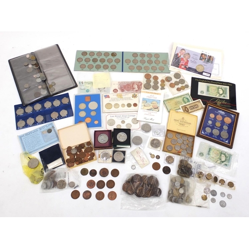 2514 - Predominantly British coins and banknotes, some silver, including five pound, one pound and ten shil... 