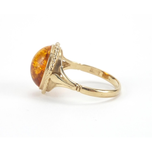 2579 - 9ct gold natural amber coloured ring, size N, approximate weight 2.3g