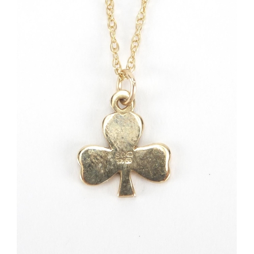 2618 - 9ct gold Irish clover pendant set with marble, on a 9ct gold necklace, approximate weight 1.3g