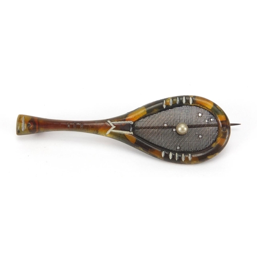 2660 - Vintage faux tortoiseshell tennis racket brooch, 7.5cm in length