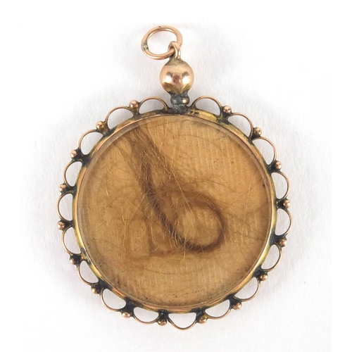 2621 - 9ct gold circular mourning pendant, 3.4cm in diameter