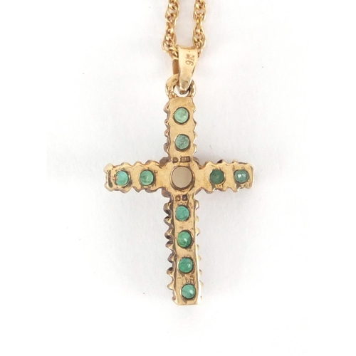 2540 - 9ct gold emerald and pearl cross pendant on a 9ct gold necklace, approximate weight 2.8g