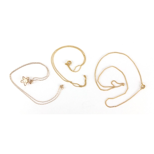 2582 - Three 9ct gold necklaces, 9ct gold pendant and pair of 9ct gold earrings, approximate weight 5.6g