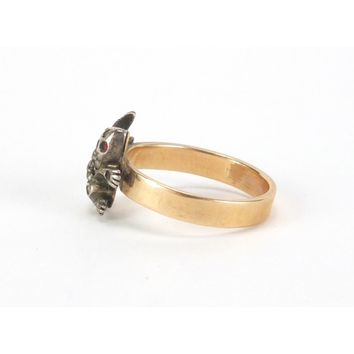 2583 - Unmarked gold ring mounted with a frog and set with assorted stones, size O, approximate weight 4.3g