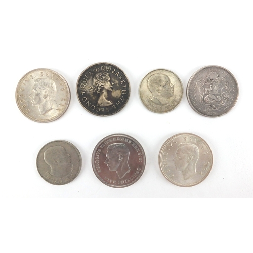 2476 - World coinage some silver including an 1870 one Sol and 1953 New Zealand crown, approximate weight 1... 