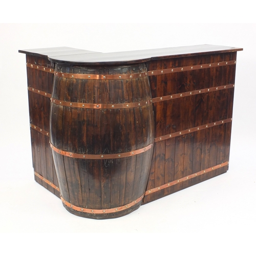 2033 - Bar in the form of a barrel with copper banding, 96cm H x 137cm W