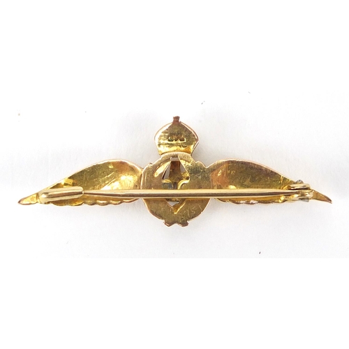 324 - Unmarked gold and enamel RAF brooch, 3.6cm wide, approximate weight 3.3g