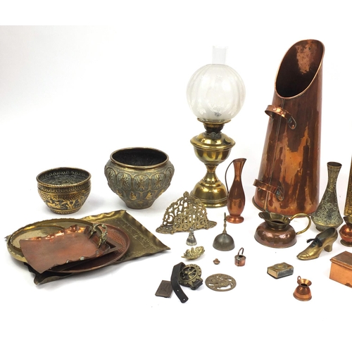 209 - Quantity of copper and brassware to include coal scuttle, various brush pans, trays, an oil lamp wit... 