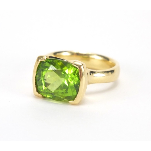 794 - 18ct gold and Peridot ring, size N, with Rox gems and jewellery insurance valuation approximate weig... 