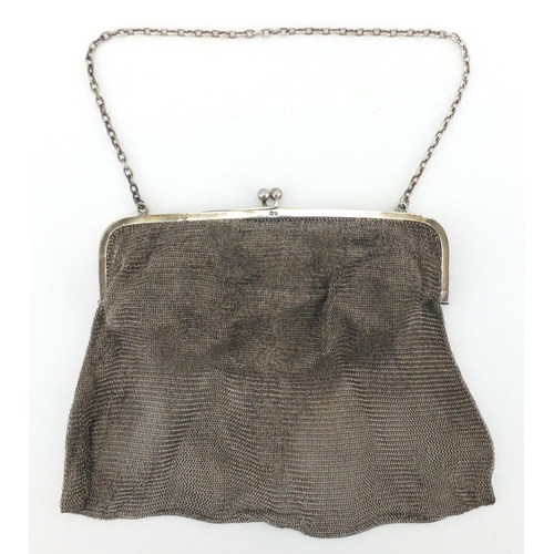 770 - Silver chain link purse, A.M & M LD London 1923, 17.5cm wide, approximate weight 291.0g