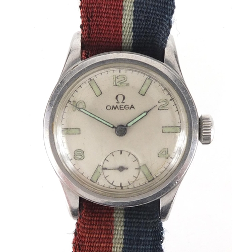 918 - Gentleman's Military interest Omega wristwatch with luminous hands and dial, 3cm in diameter excludi... 