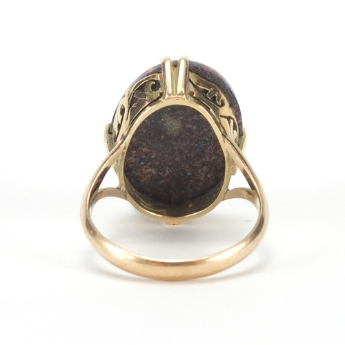 866 - 14ct gold opalescent stone ring, size M, approximate weight 4.2g