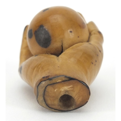 106 - Vegetable ivory walking cane pommel in the form of a well detailed hand clutching a ball, 4cm high