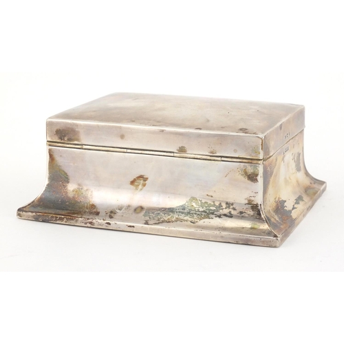 752 - Rectangular silver cigarette box, Walker & Hall Sheffield 1931, 14cm in length, approximate weight 4... 