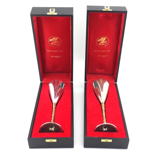 715 - Pair of Stuart Devlin silver champagne flutes with Falcon Award 1979 and 1980 presentation boxes, 22... 