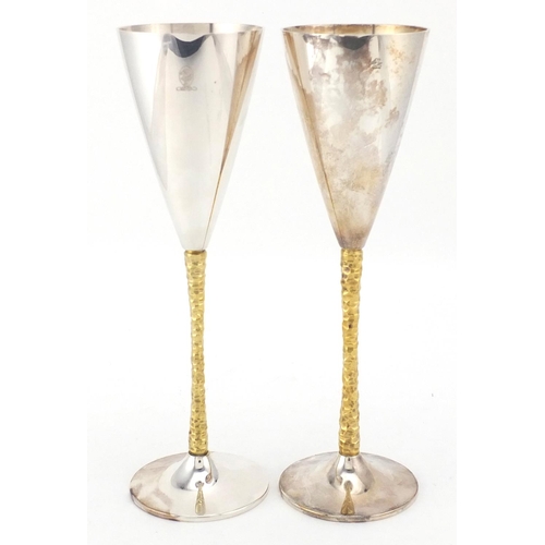 715 - Pair of Stuart Devlin silver champagne flutes with Falcon Award 1979 and 1980 presentation boxes, 22... 