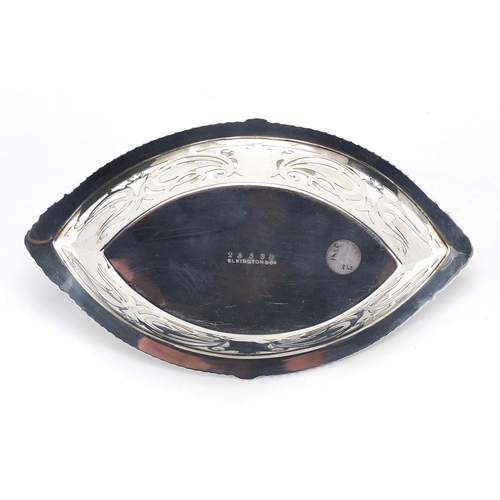 754 - Elkington & Co silver dish with pierced decoration, Birmingham 1905, numbered 23330 to the base, 18c... 