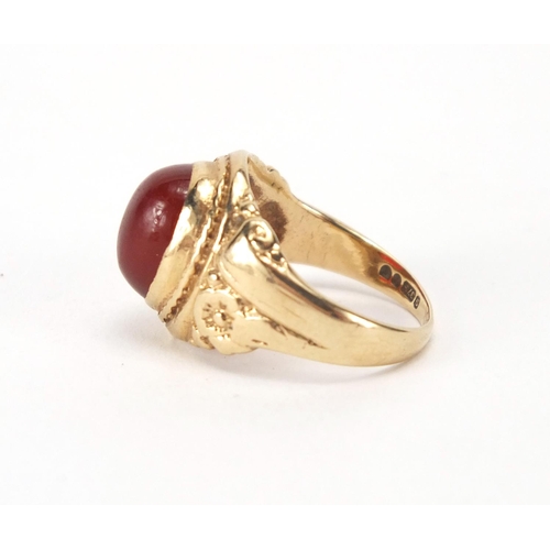 894 - 9ct gold cabochon cornelian ring, size J, approximate weight 3.6g