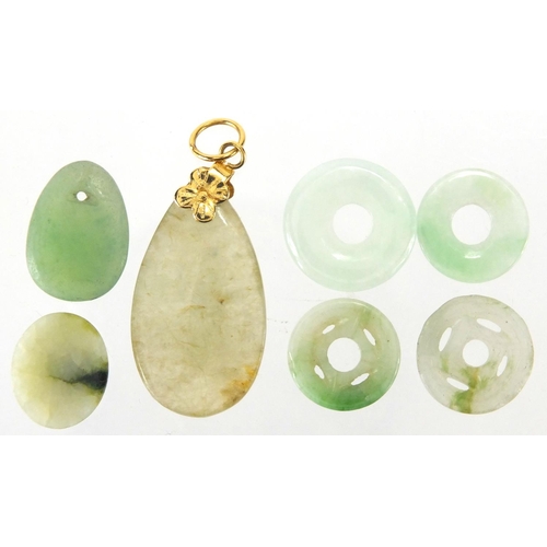 896 - Group of Chinese jade pendants and buttons, the largest 3cm in length, approximate weight 10.0g