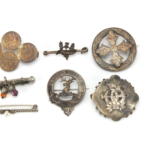 897 - Group of antique and later brooches including Scottish examples, an eagle, micro mosaic and enamel, ... 