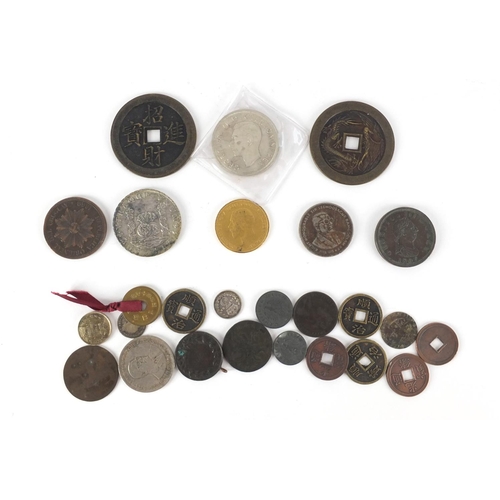 489 - World coinage including Chinese tokens