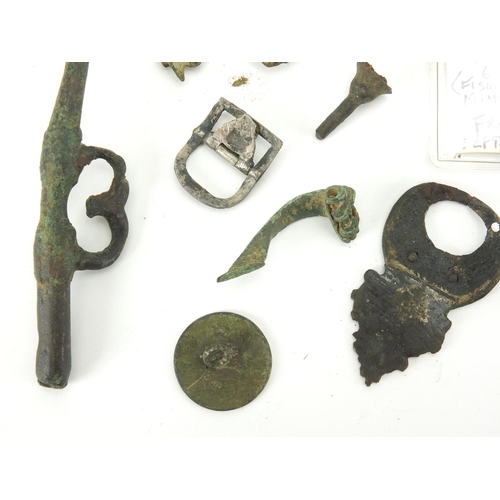 271 - Antique and later metal detecting finds and artefacts