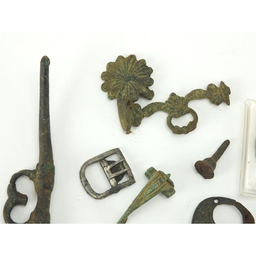 271 - Antique and later metal detecting finds and artefacts