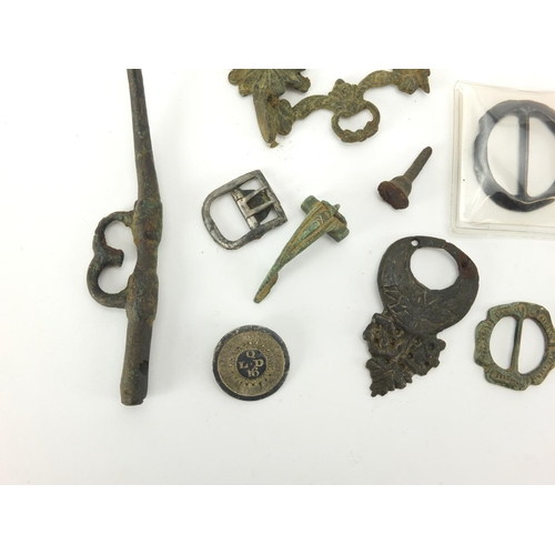 271 - Antique and later metal detecting finds and artefacts