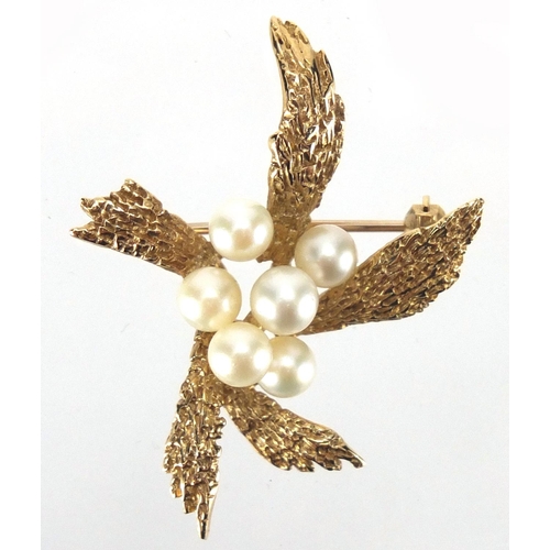 865 - 9ct gold Mikimoto pearl brooch, with box, 4cm in length, approximate weight 4.9g