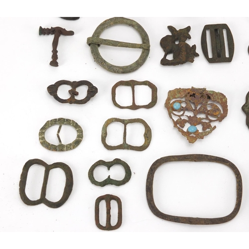 273 - Antique and later metal detecting finds including predominantly thimbles and buckles