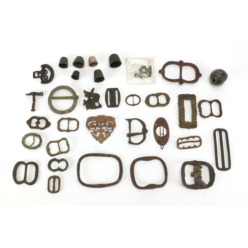 273 - Antique and later metal detecting finds including predominantly thimbles and buckles