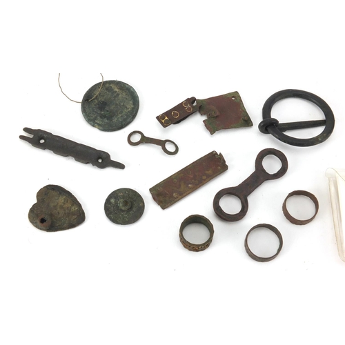 272 - Antique and later metal detecting finds and artefacts including rings and a lizard