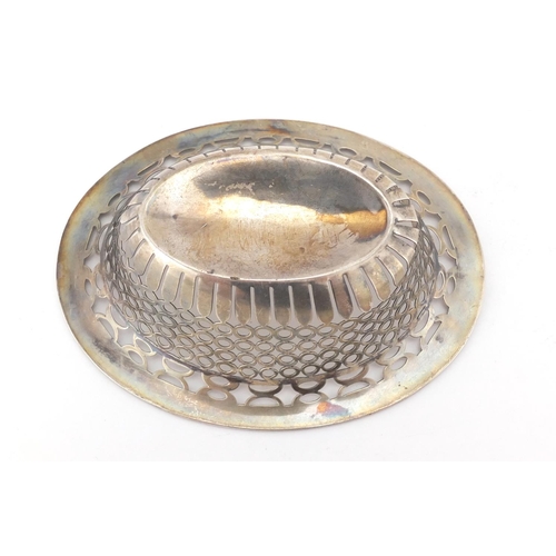 760 - Oval silver bon bon dish with pierced decoration, AGH London 1899, 13.5cm in length, approximate wei... 