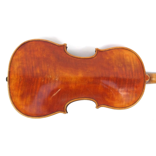 277 - Old wooden violin with scrolled neck, bearing a Mordoch & Co of London label to the interior, the vi... 