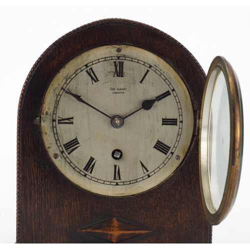 110 - Oak cased mantel clock, the silvered dial marked GEO. Tarrat Leicester, 22cm high