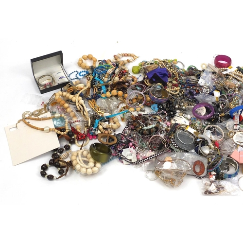 314 - Extensive selection of assorted costume jewellery