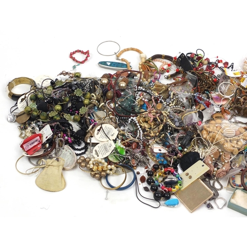 313 - Extensive selection of assorted costume jewellery