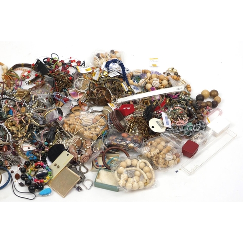 313 - Extensive selection of assorted costume jewellery