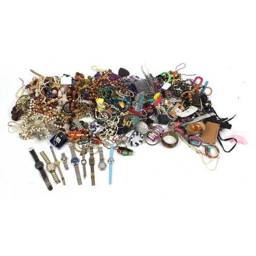 316 - Extensive selection of assorted costume jewellery