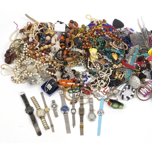 316 - Extensive selection of assorted costume jewellery