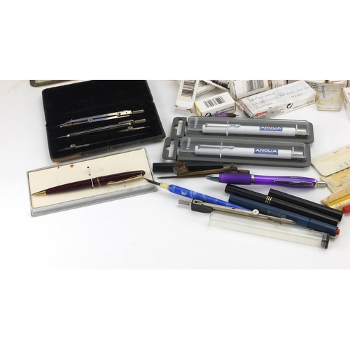 390 - Assorted fountain pens, ballpoint pens and propelling pencils and other writing instruments