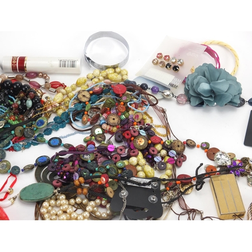 291 - Box of assorted costume jewellery including necklaces, earrings, bracelets etc