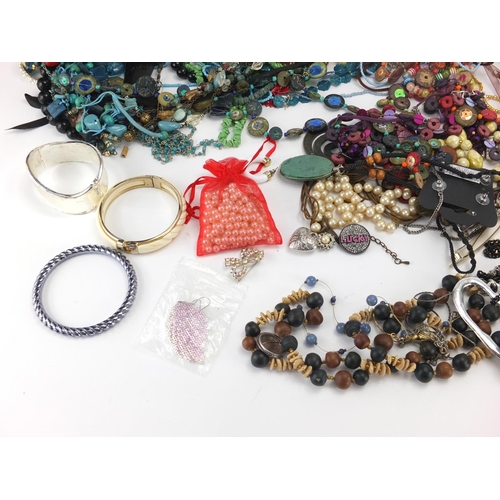 291 - Box of assorted costume jewellery including necklaces, earrings, bracelets etc