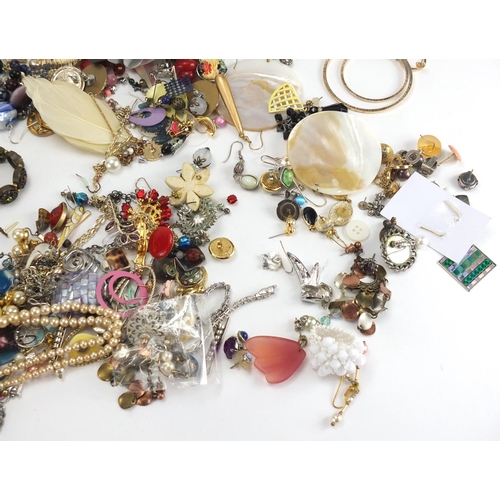 305 - Extensive selection of mostly costume jewellery earrings