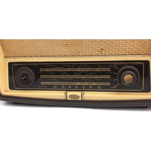 225 - Vintage G.E.C Bakelite radio, 44cm long