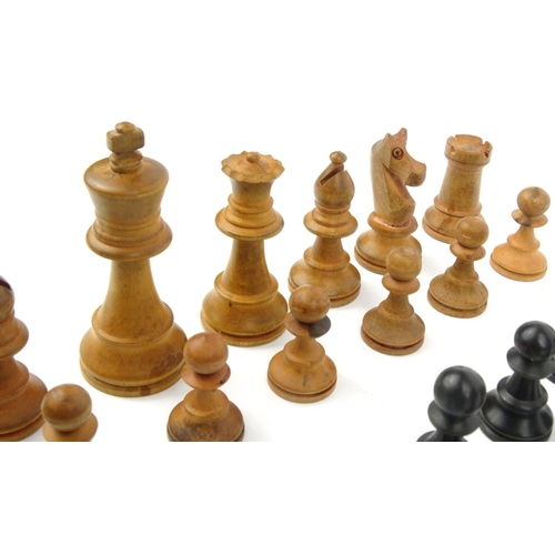 573 - Boxwood chess set, the largest piece 7cm high