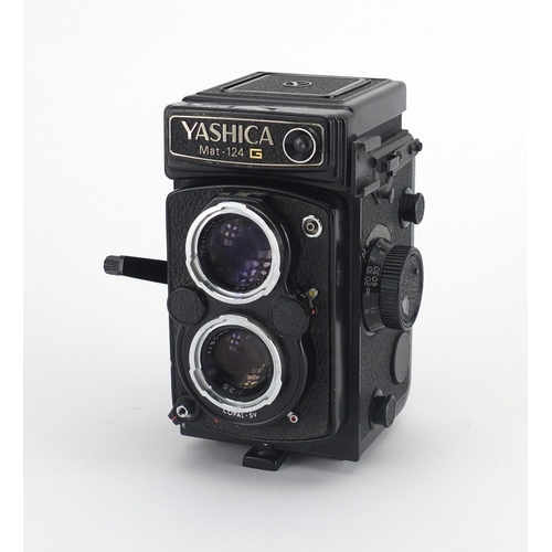 129 - Yashica mat-124TLR camera, serial number 308059