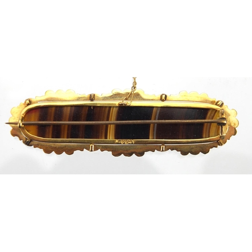 740 - 15ct gold agate brooch, 6.5cm in length, approximate weight 10.2g