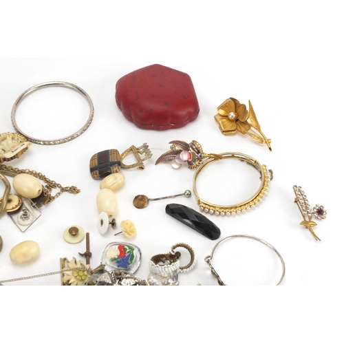 407 - Vintage and later costume jewellery including a Malachite bangle, ivory beads, an agate brooch, neck... 