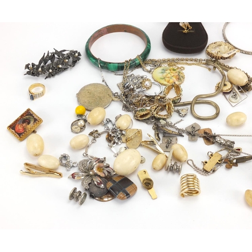 407 - Vintage and later costume jewellery including a Malachite bangle, ivory beads, an agate brooch, neck... 